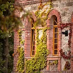 Tiny House In Absoluter Alleinlage Direkt Am Naturteich Grosse Terrasse Grill Und Kaminofen Juni - September Mindestmietzeit 1 Woche Sa- Sa בית נופש *