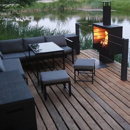 Tinyhousebeidresden In Absoluter Alleinlage Direkt Am Naturteich Grosse Terrasse Grill Und Kaminofen Juni - September Mindestmietzeit 1 Woche Sa- Sa Großharthau