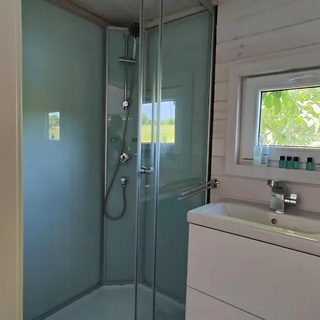 Ferienhaus Tinyhousebeidresden In Absoluter Alleinlage Direkt Am Naturteich Große Terrasse Grill Und Kaminofen Juni - September Mindestmietzeit 1 Woche Sa- Sa *