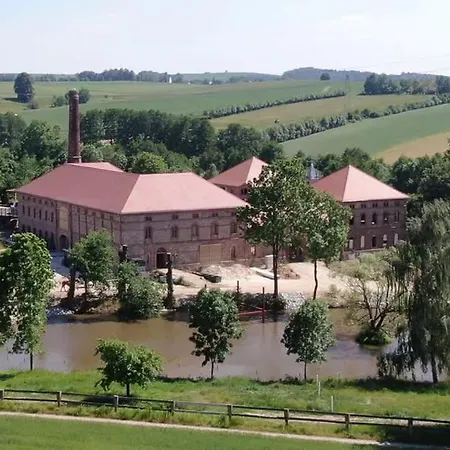 Tinyhousebeidresden In Absoluter Alleinlage Direkt Am Naturteich Grosse Terrasse Grill Und Kaminofen Juni - September Mindestmietzeit 1 Woche Sa- Sa * Großharthau