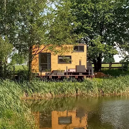 Tinyhousebeidresden In Absoluter Alleinlage Direkt Am Naturteich Grosse Terrasse Grill Und Kaminofen Juni - September Mindestmietzeit 1 Woche Sa- Sa Holiday home Grossharthau