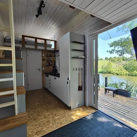 Tinyhousebeidresden In Absoluter Alleinlage Direkt Am Naturteich Grosse Terrasse Grill Und Kaminofen Juni - September Mindestmietzeit 1 Woche Sa- Sa Grossharthau