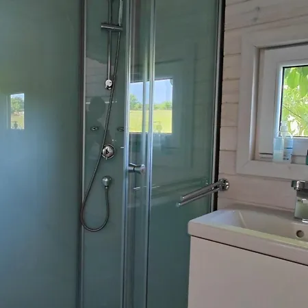 Tinyhousebeidresden In Absoluter Alleinlage Direkt Am Naturteich Grosse Terrasse Grill Und Kaminofen Juni - September Mindestmietzeit 1 Woche Sa- Sa Holiday home *