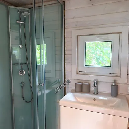 Hébergement de vacances Tiny House Am Naturteich Mit Grill & Kamin - Bis 5 Personen *