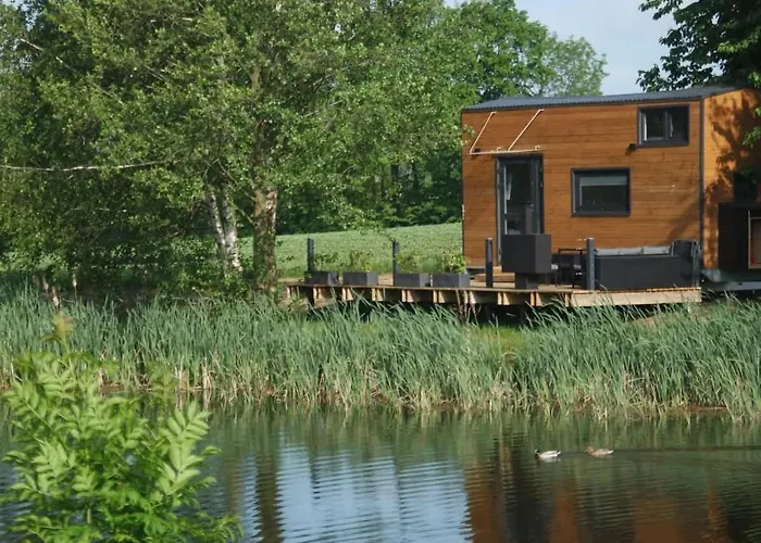 بيت للعطل Tinyhousebeidresden In Absoluter Alleinlage Direkt Am Naturteich Grosse Terrasse Grill Und Kaminofen Juni - September Mindestmietzeit 1 Woche Sa- Sa *