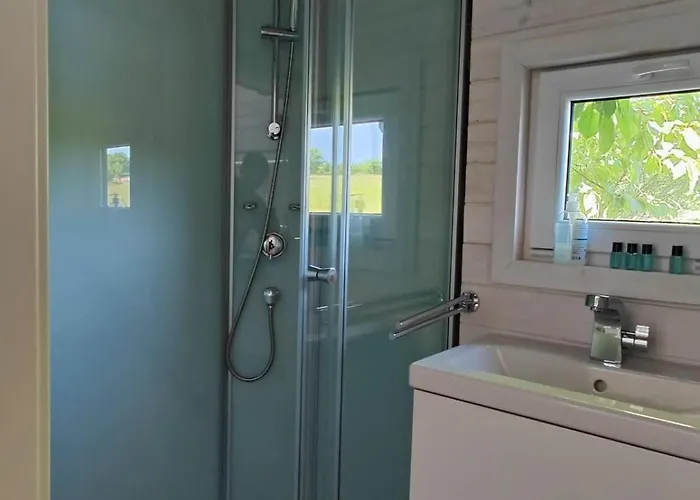 Holiday home Tinyhousebeidresden In Absoluter Alleinlage Direkt Am Naturteich Grosse Terrasse Grill Und Kaminofen Juni - September Mindestmietzeit 1 Woche Sa- Sa *