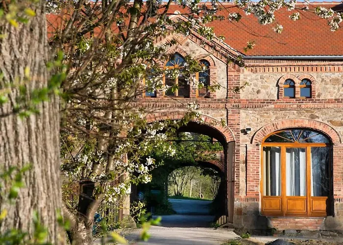 Tinyhousebeidresden In Absoluter Alleinlage Direkt Am Naturteich Grosse Terrasse Grill Und Kaminofen Juni - September Mindestmietzeit 1 Woche Sa- Sa *