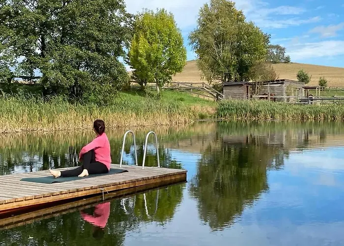 Tinyhousebeidresden In Absoluter Alleinlage Direkt Am Naturteich Grosse Terrasse Grill Und Kaminofen Juni - September Mindestmietzeit 1 Woche Sa- Sa * Grossharthau