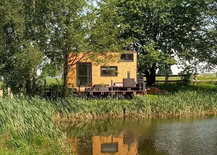 Tinyhousebeidresden In Absoluter Alleinlage Direkt Am Naturteich Grosse Terrasse Grill Und Kaminofen Juni - September Mindestmietzeit 1 Woche Sa- Sa Holiday home Grossharthau