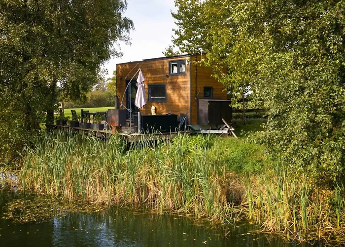 Tinyhousebeidresden In Absoluter Alleinlage Direkt Am Naturteich Grosse Terrasse Grill Und Kaminofen Juni - September Mindestmietzeit 1 Woche Sa- Sa