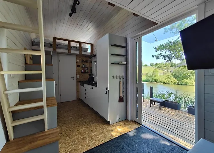 Tinyhousebeidresden In Absoluter Alleinlage Direkt Am Naturteich Grosse Terrasse Grill Und Kaminofen Juni - September Mindestmietzeit 1 Woche Sa- Sa Grossharthau