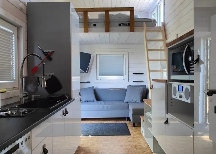 Tinyhousebeidresden In Absoluter Alleinlage Direkt Am Naturteich Grosse Terrasse Grill Und Kaminofen Juni - September Mindestmietzeit 1 Woche Sa- Sa Holiday home Grossharthau