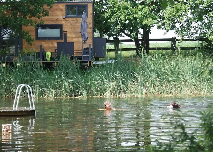 Holiday home Tinyhousebeidresden In Absoluter Alleinlage Direkt Am Naturteich Grosse Terrasse Grill Und Kaminofen Juni - September Mindestmietzeit 1 Woche Sa- Sa Grossharthau