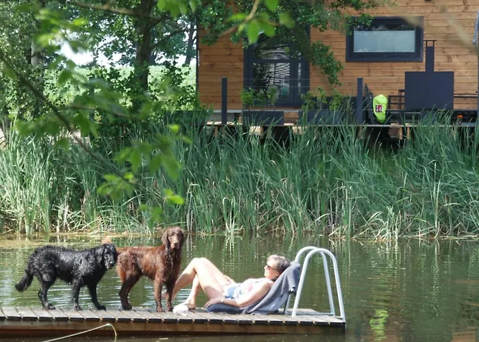 Tinyhousebeidresden In Absoluter Alleinlage Direkt Am Naturteich Grosse Terrasse Grill Und Kaminofen Juni - September Mindestmietzeit 1 Woche Sa- Sa Holiday home Grossharthau