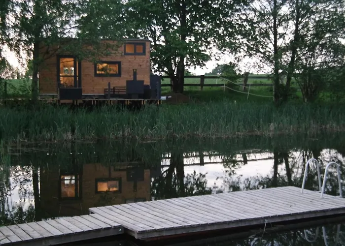 Holiday home Tinyhousebeidresden In Absoluter Alleinlage Direkt Am Naturteich Grosse Terrasse Grill Und Kaminofen Juni - September Mindestmietzeit 1 Woche Sa- Sa Grossharthau