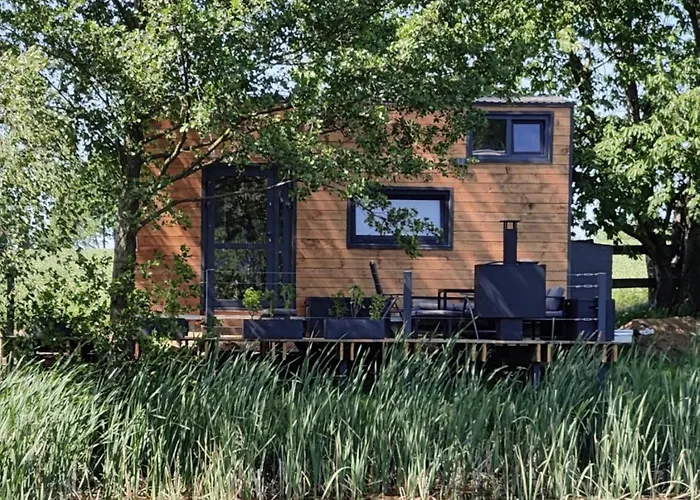 Holiday home Tinyhousebeidresden In Absoluter Alleinlage Direkt Am Naturteich Grosse Terrasse Grill Und Kaminofen Juni - September Mindestmietzeit 1 Woche Sa- Sa *