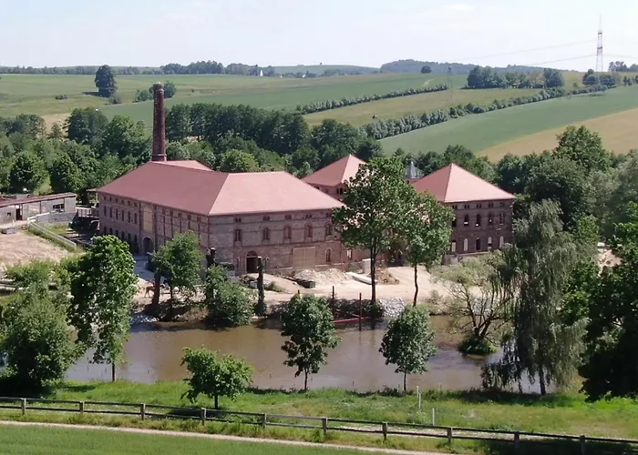 Tinyhousebeidresden In Absoluter Alleinlage Direkt Am Naturteich Grosse Terrasse Grill Und Kaminofen Juni - September Mindestmietzeit 1 Woche Sa- Sa Holiday home Grossharthau